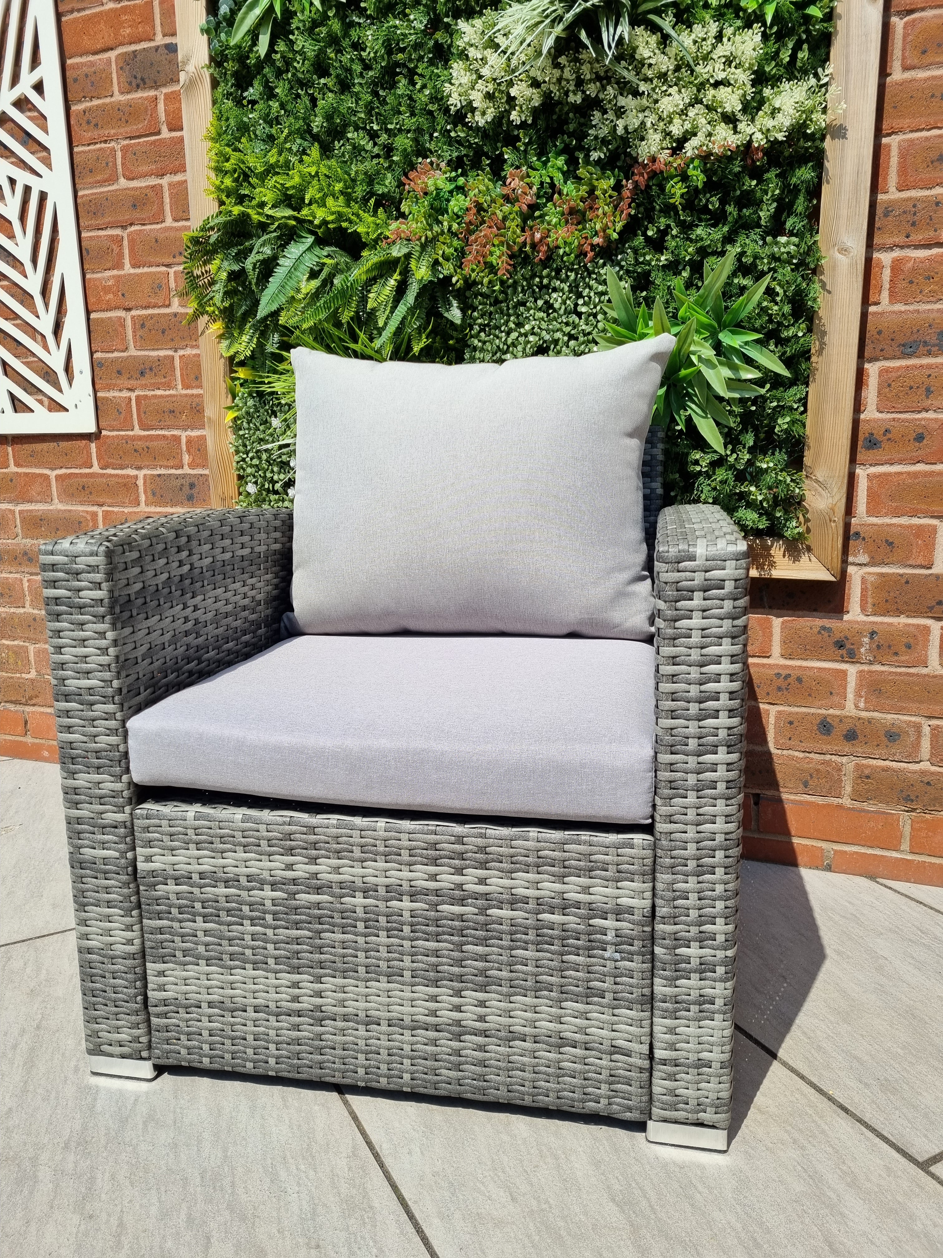 OUTDOOR GARDEN FURNITURE